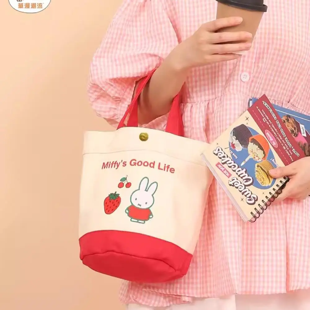 

Miffy Love Kawaii летняя клубничная портативная сумка для девочек большой вместимости, повседневная милая универсальная сумка-бокс для обеда