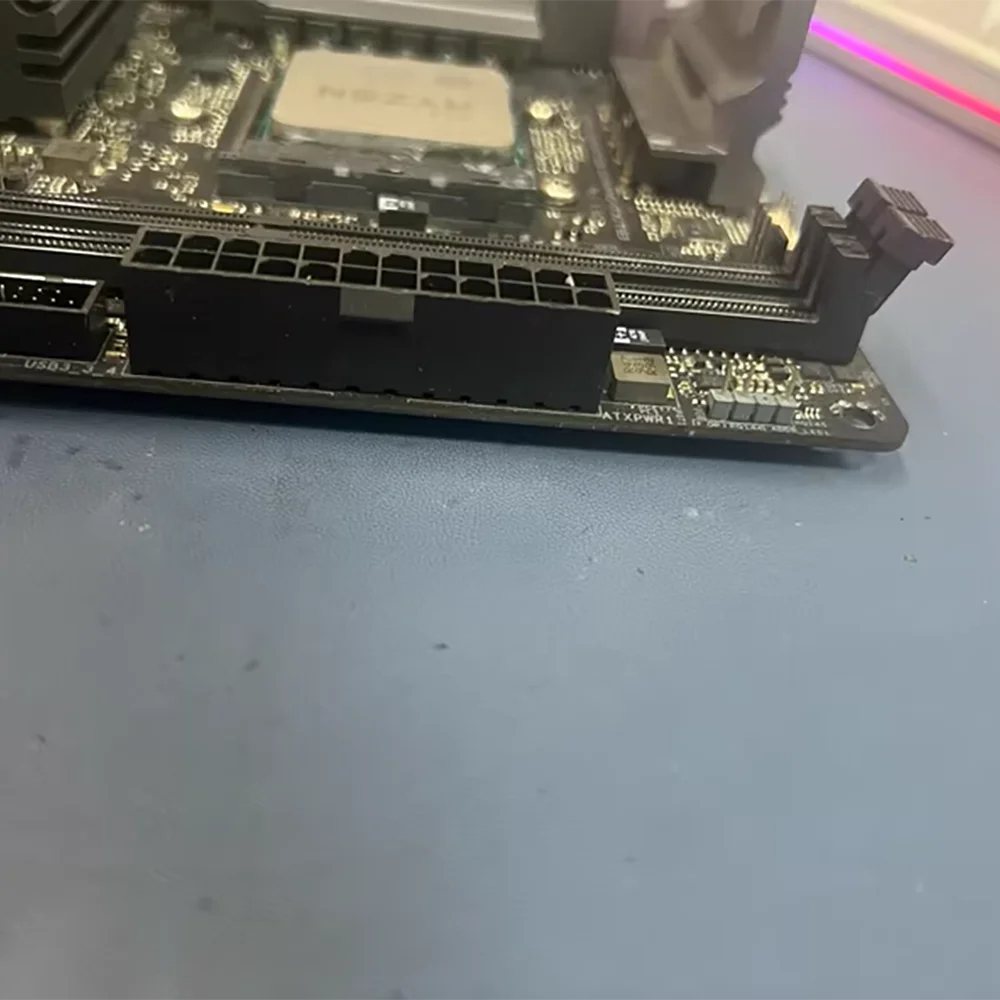 

Для A-S-R-o-c-k X570 Phantom Gaming ITX/TB3 поддерживает материнскую плату AMD X570