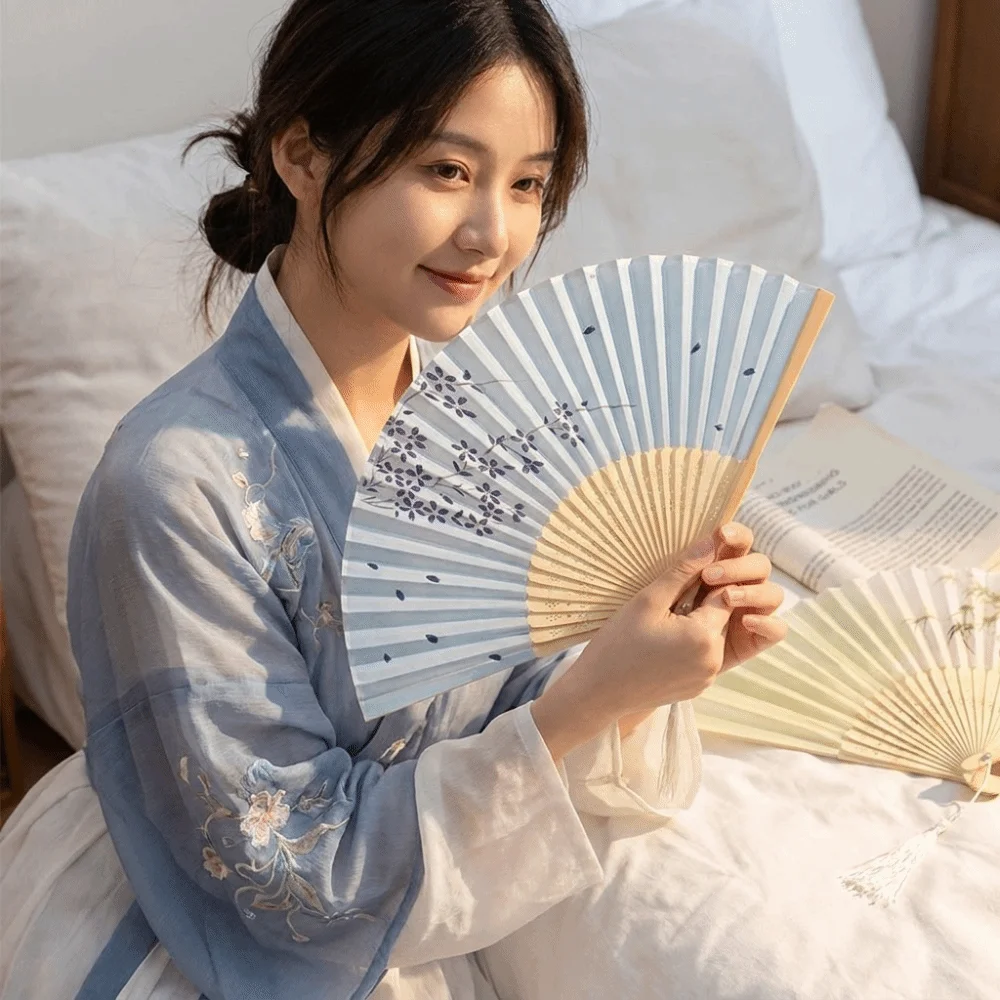 Lightweight Vintage Chinese Folding Fan with Tassels Creative Dance Fan Decorative Floral Print Hand Cranked Fan Photography