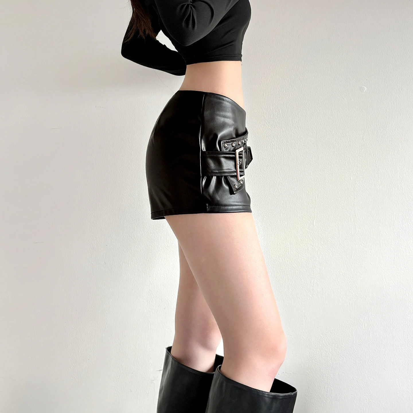 قاطرة نمط برشام حزام بولي Leather السراويل الجلدية الظلام الشرير ضئيلة منخفضة الخصر السراويل النساء 2025 الصيف موضة الشارع الشهير قيعان #2