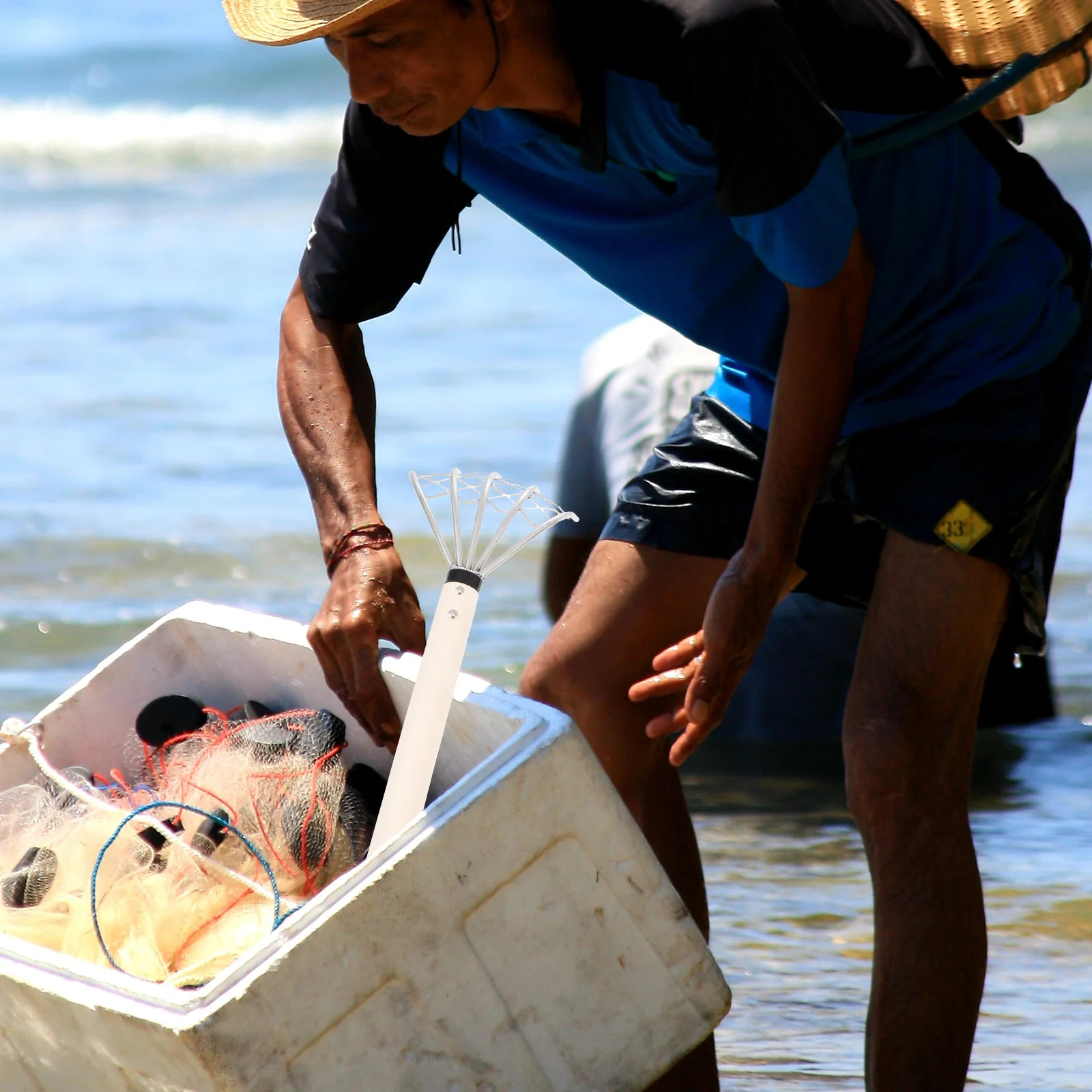 

2Pcs Stainless Steel Claw Rake Hand Cultivator Wood Handle Hard Claw Design Beach Shell Seafood Digging Tool Practical