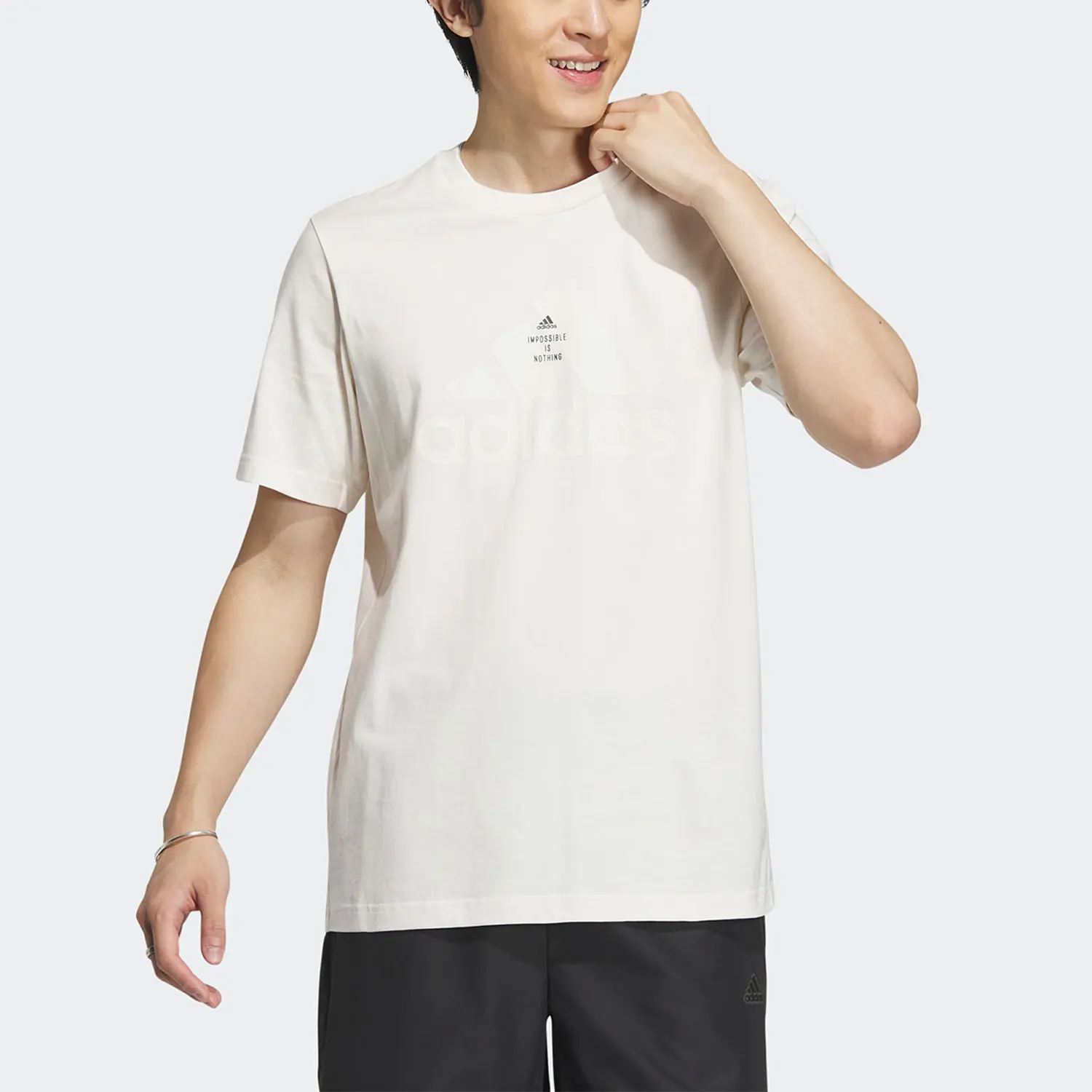 

Мужская спортивная и повседневная футболка Adidas с логотипом TH TEE IA8094