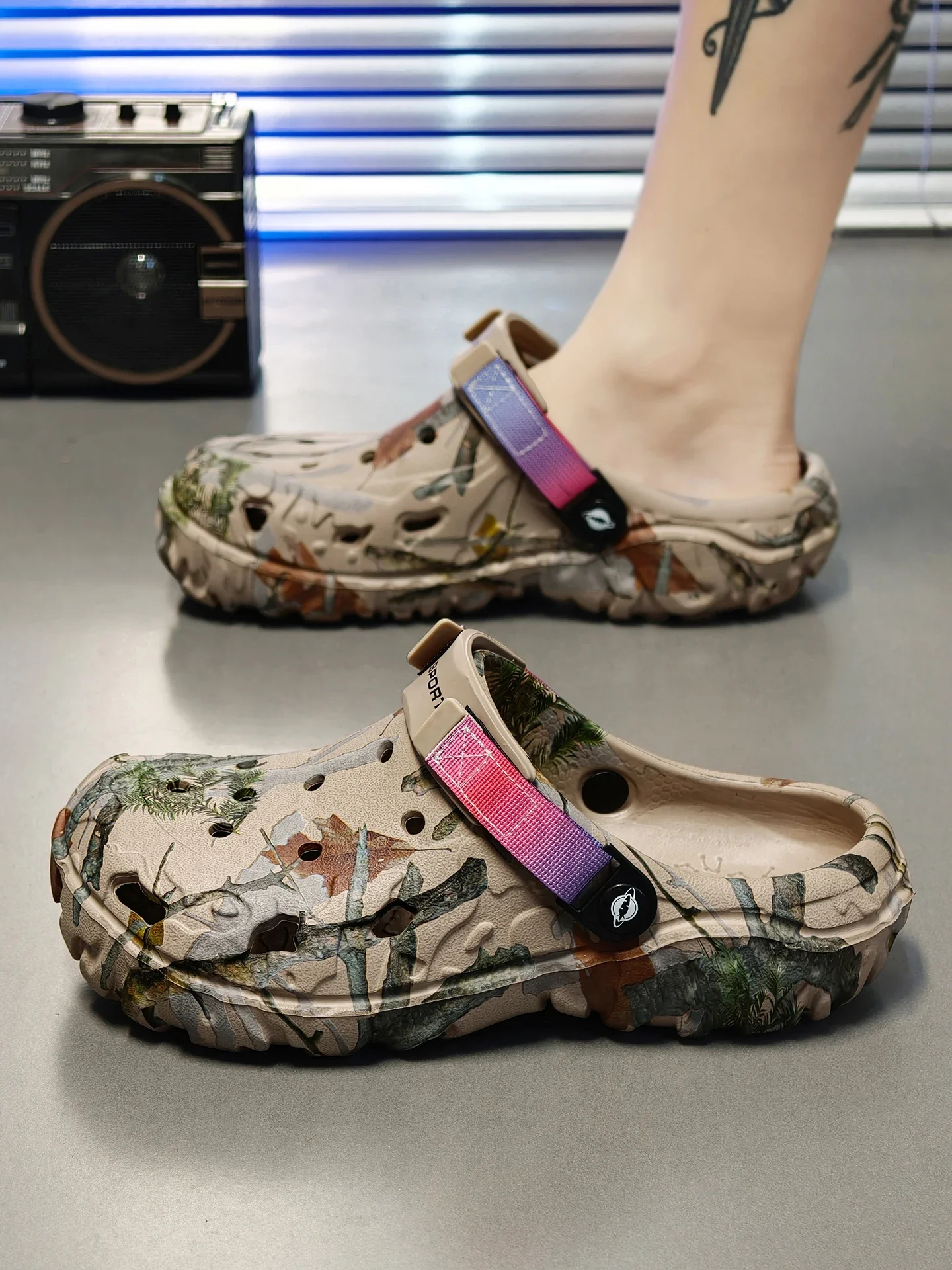 Neue Herren-Clogs, Pantoffeln, Sandalen, Gartenschuhe, flache Tarnmuster-Sandalen, Herren-Sneaker, Outdoor-Flip-Flops, Hausschuhe – Detail 13