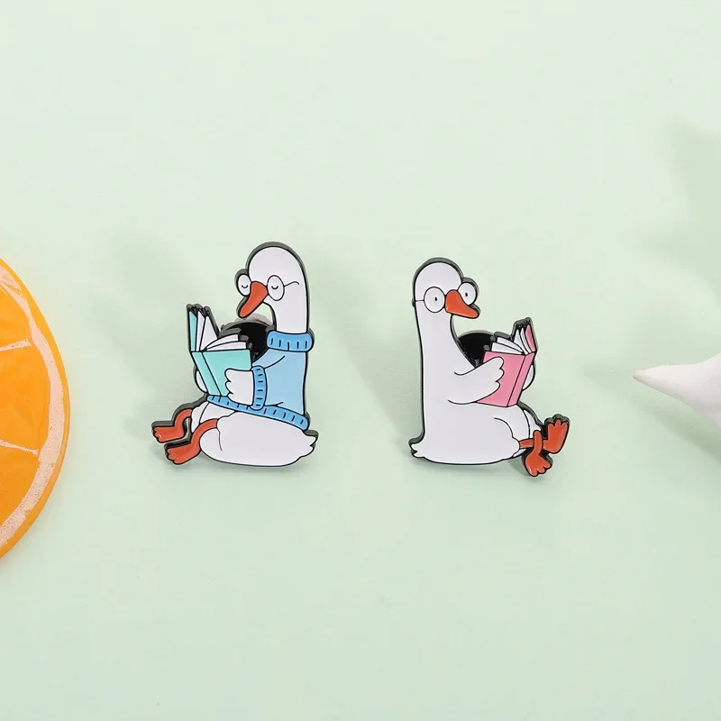 Pins Literary Glasses Goose Reading Badge Cute Brooch Personality College Style Handbag Clothing Decoration Pin Badges Metal