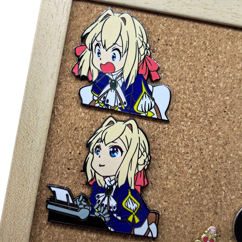 Anime Violet Evergarden Pins Japanische Manga-Abzeichen Animations-Emaille-Broschen für Taschen Rucksäcke Kleidung Revers ACG Cosplay Deko