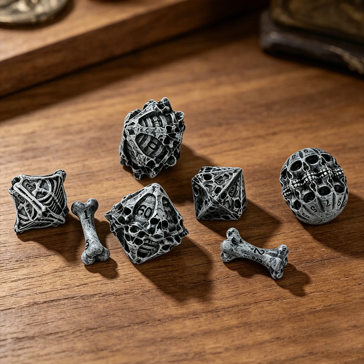 7-teiliges Set aus geschnitzten polyedrischen Würfeln im Knochen-Schädel-Design, Retro-Hohlskelett-Würfelsets für Tabletop-RPG-Party-Brettspiele – Detail 14
