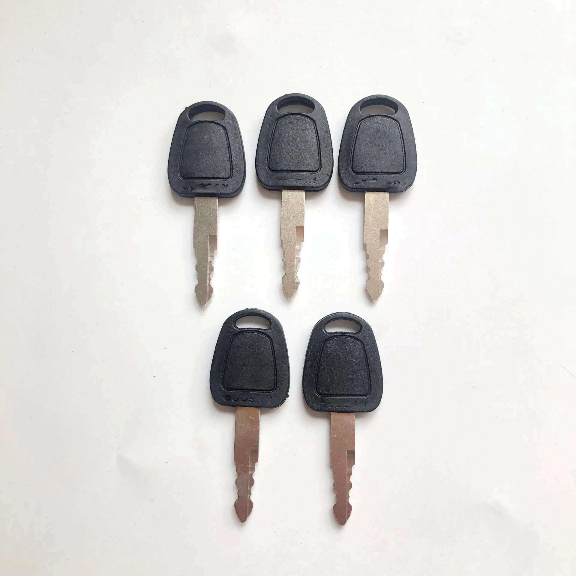 5PCS D100 Key 110702-00151 for Daewoo Terex Doosan Excavator Heavy Equipment D100 E900 ELI80-0125