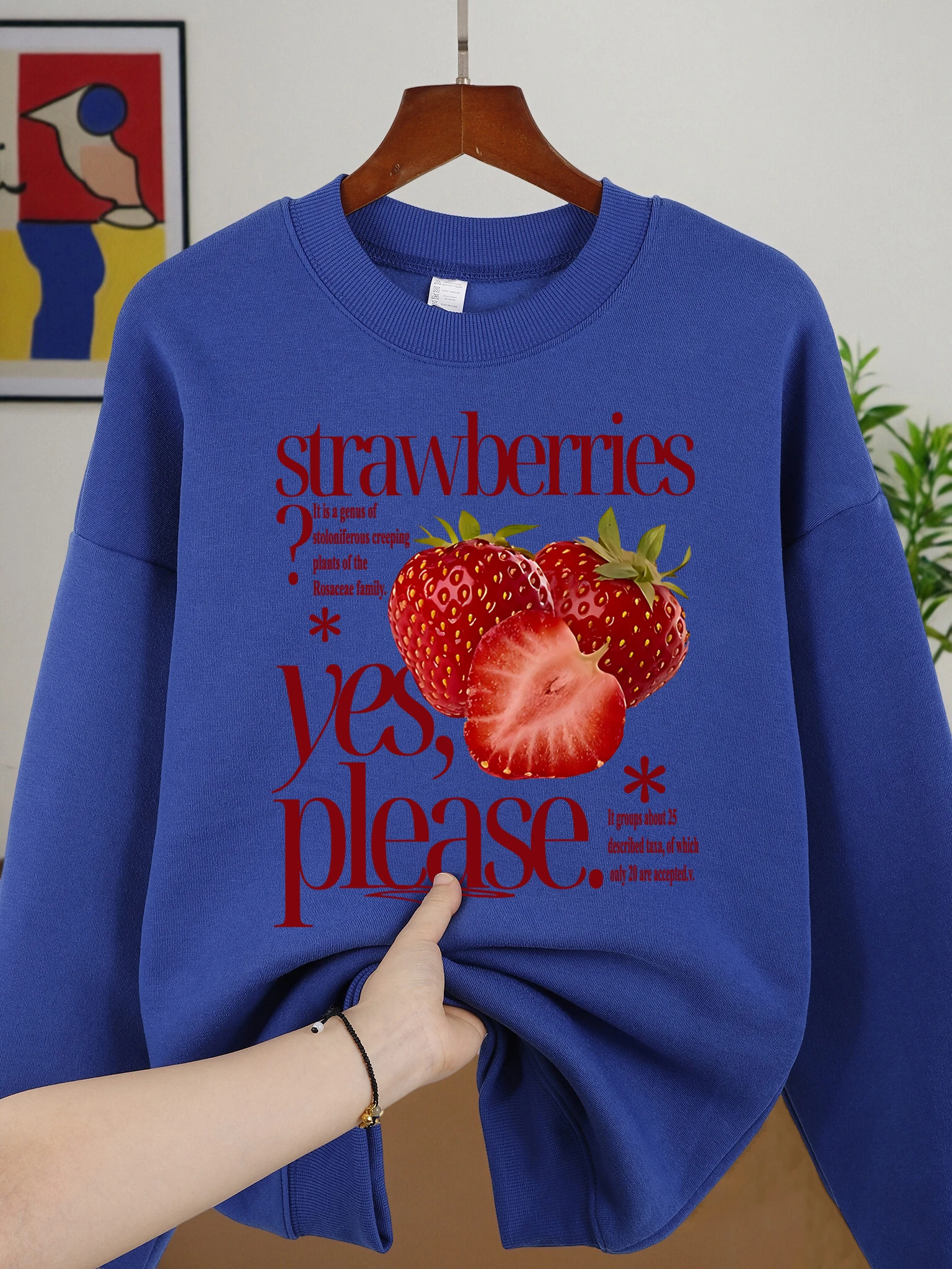 เสื้อสเวตเชิ้ตลายผลไม้สตรอว์เบอร์รี คอกลม สไตล์ลำลอง สำหรับผู้หญิง ใส่สบายๆ ทรงหลวม เหมาะกับฤดูใบไม้ร่วง ผ้าฟลีซ เหมาะสำหรับใส่เล่นกีฬาหรือใส่เที่ยว