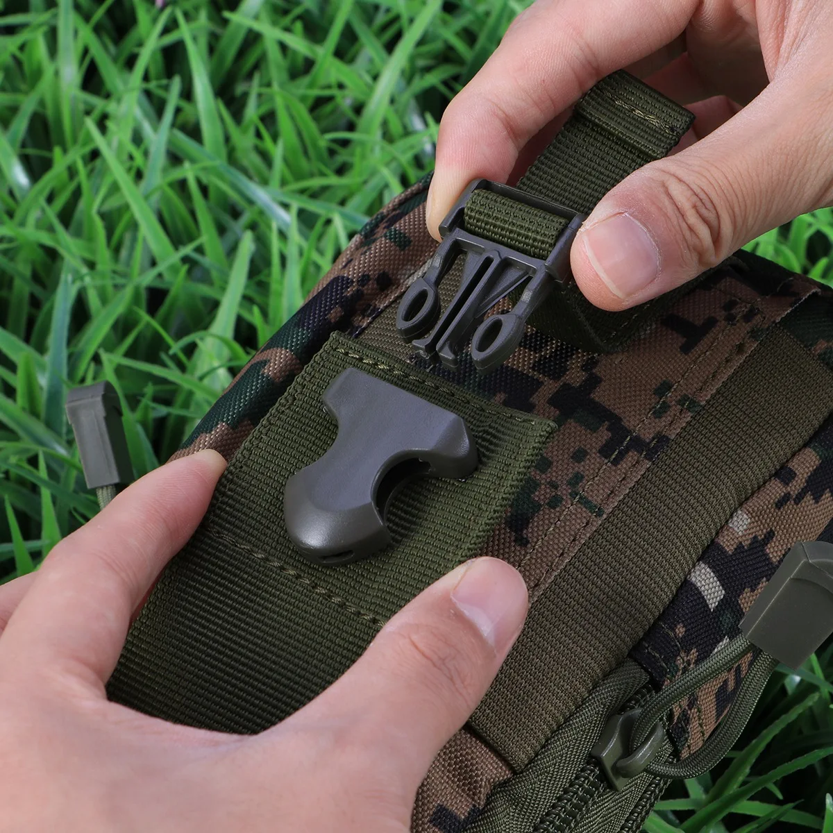 

Waterproof Waist Pack Military Sling Pack Lightweight Oxford Cloth Running Belt Bag For Outdoor Sports Headphone Hole