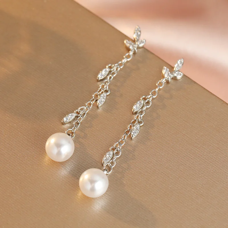 Exquisite Luxus-Kettenohrringe für Damen mit langem Anhänger, Blattform, eingelegten Zirkonia-Steinen und Perlen, eleganter Schmuck
