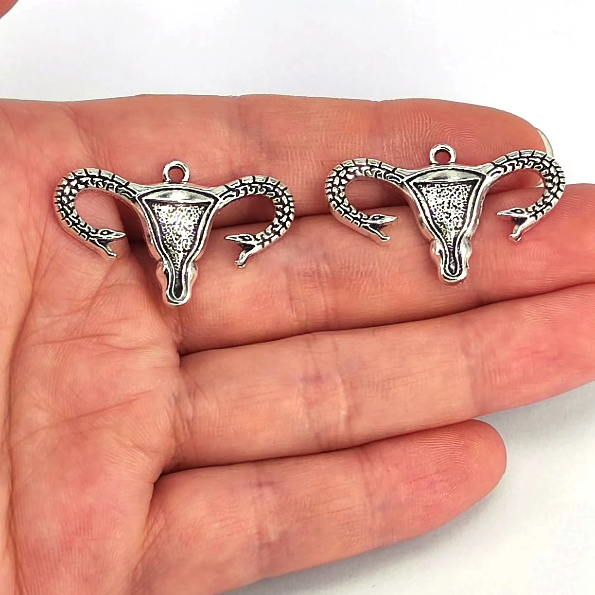 5pcs New DIY Zinc Alloy Ancient Silver Color Uterus Snake Charm Pendant for Women Man Accessories