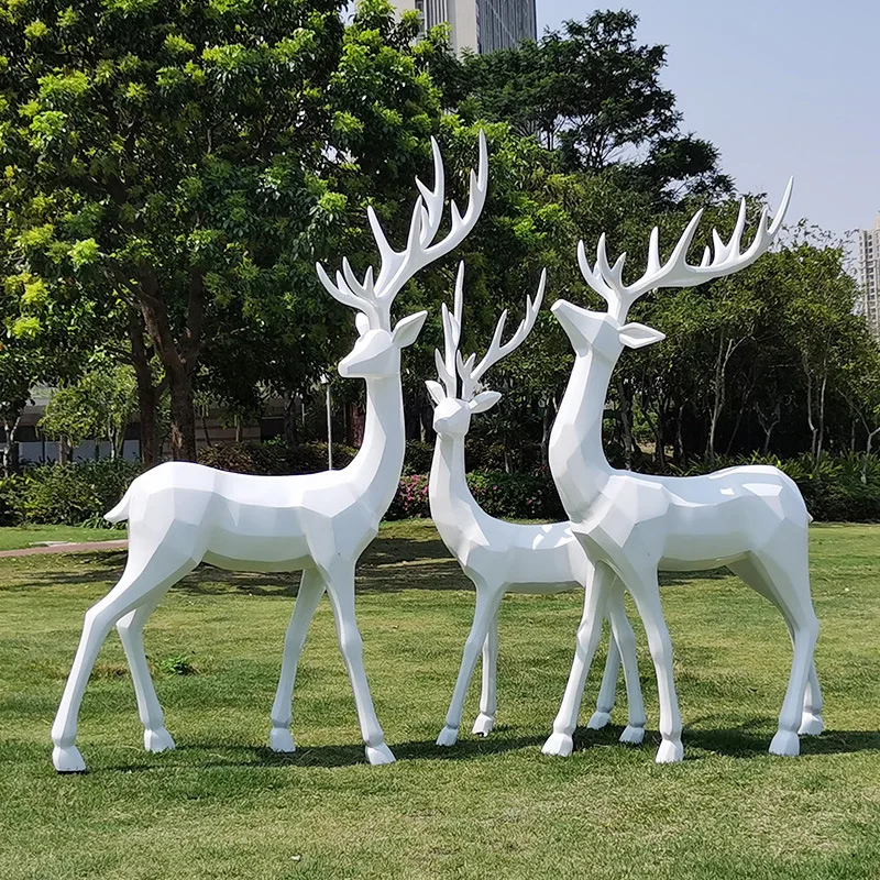 زخرفة غزال تجريدية في الهواء الطلق من الألياف الزجاجية ذات سطح هندسي على شكل غزال نحت حديقة المناظر الطبيعية باللون الأخضر