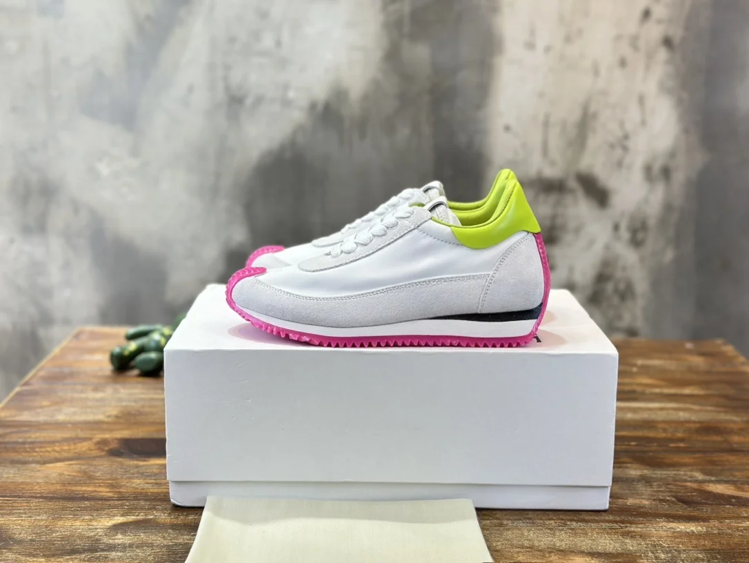 Multi Scene Application Unisex Casual Skate Board Shoes Low Top Lace Up Board Sneakers Breathable PU Upper Flat Non Slip Wearproof Footwear Shock Absorbing Insole Men Women Walking Street Student Travel Shoes