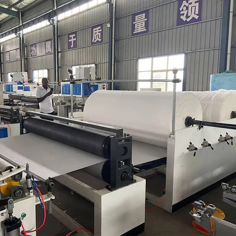 ماكينة تصنيع ورق المرحاض الصغيرة ذات اللف الأوتوماتيكية الجديدة، ماكينة تغليف حواف القماش النفاثة المائية