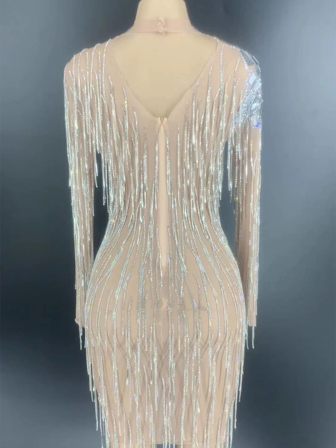 Błyszczące cekiny lustrzane odblaskowe kryształowe frędzle kobiety ubierają Backless sukienka z długim rękawem strój do klubu nocnego kostium na przyjęcie urodzinowe