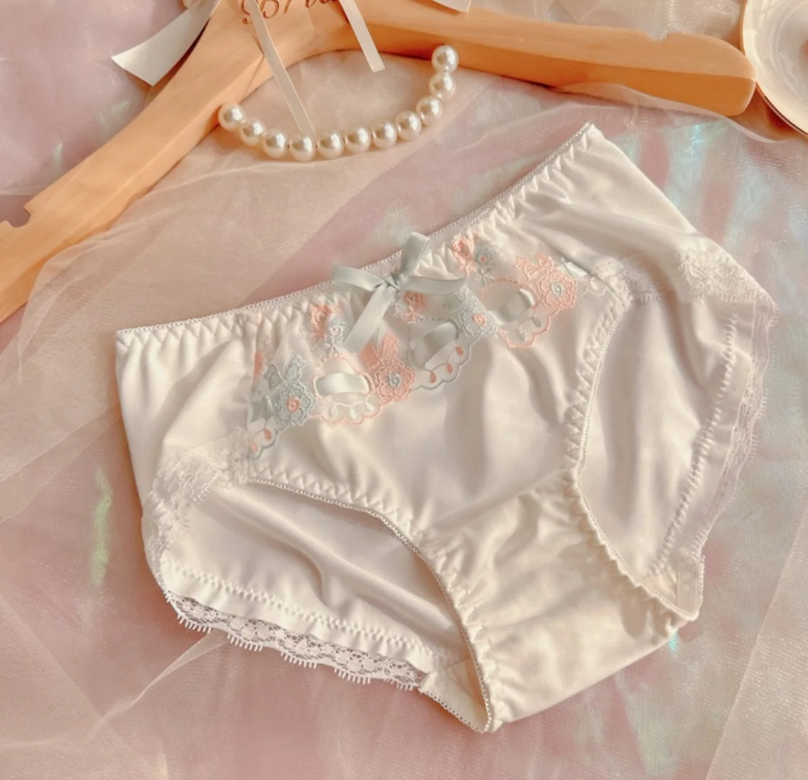 Sweet girl without steel ring bra set embroidered thin cup comfortable silk band cute fresh underwear panties