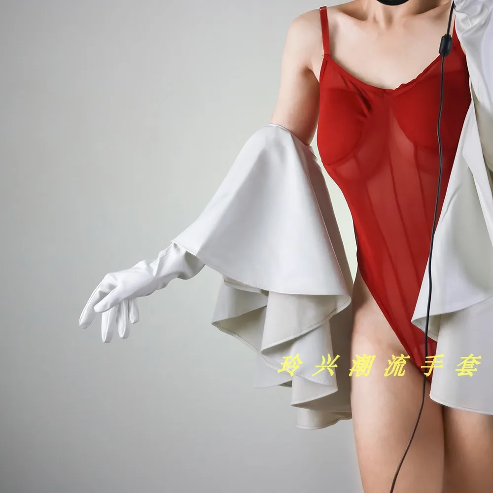 60 cm 24" LANGE RÜSCHENHANDSCHUHE Kunstleder Opera Schwarz Weiß Einzigartige Laufsteg-Accessoires Modische Accessoires Lange Ärmel Manschetten – Detail 14