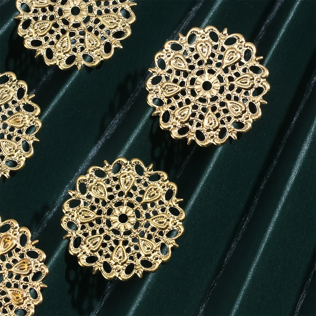 30Pcs Metal Flower Spacer Charms Hollow Round DIY Pendant Set for Jewelry Making Hairpin Bracelet Dangle Anklet Sweater Chain