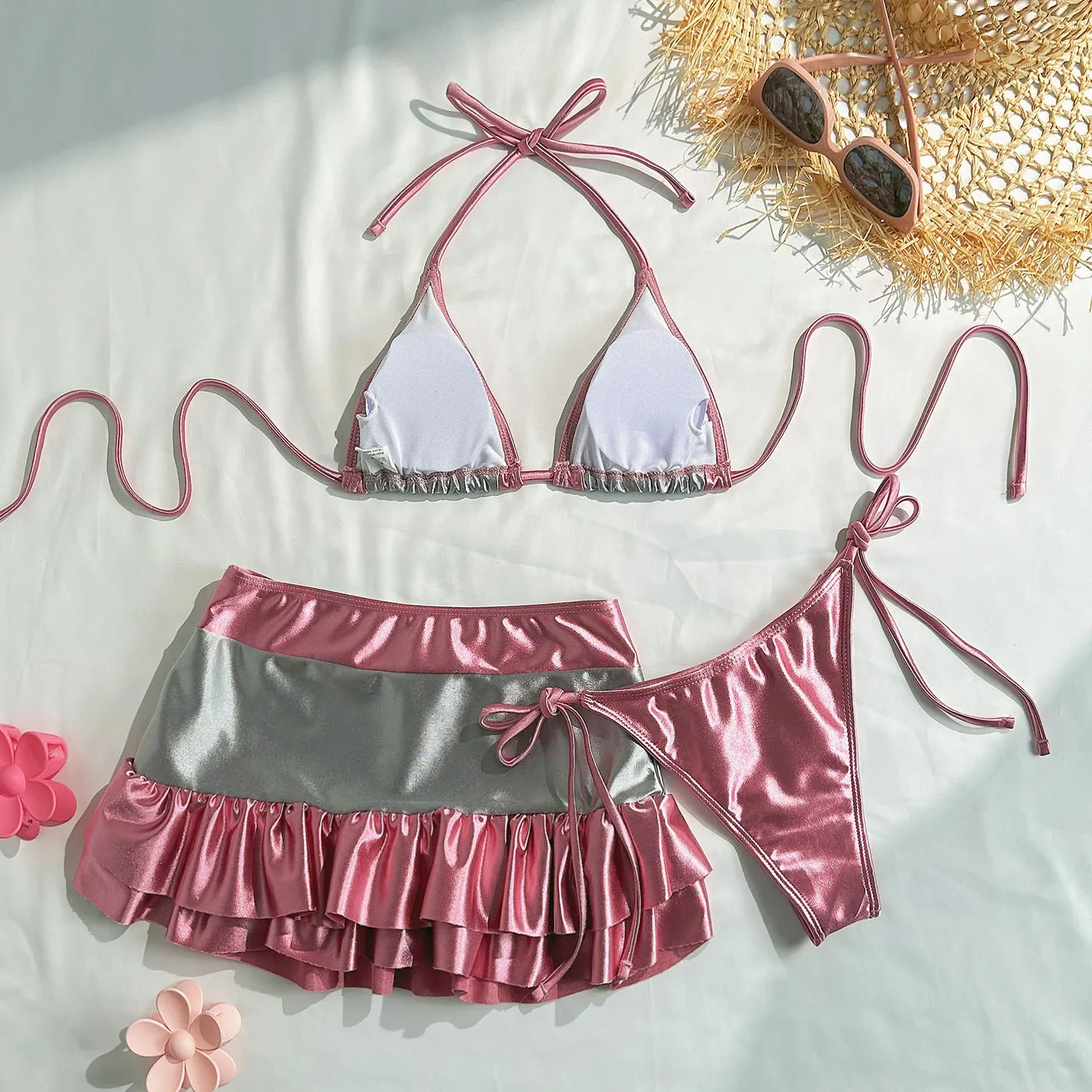 Conjuntos de bikinis sexy de retales de plata y rosa metálico, tres piezas con minifalda con volantes, trajes de baño, traje de baño, bikini