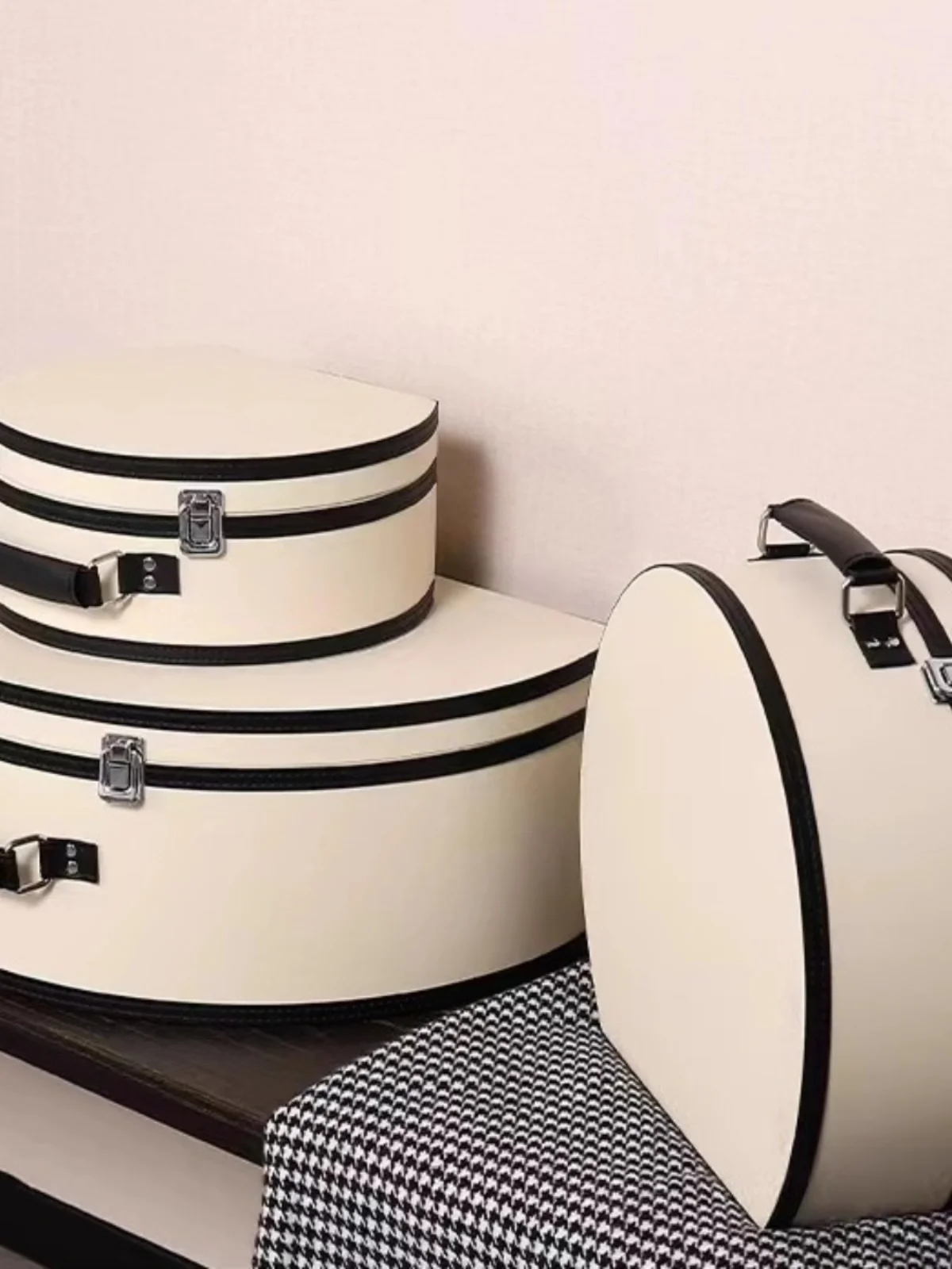 

Modern Sample Room Semi-Circular Handheld Box Wardrobe Decoration Storage Box Leather Material Flip Cover Style Family Storag...