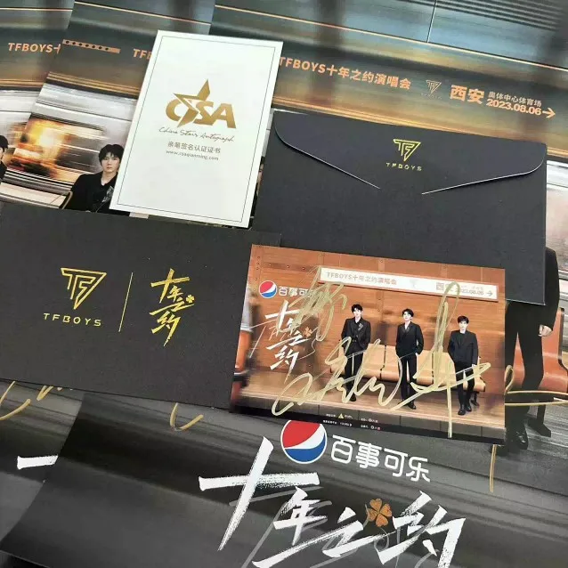 

2023 TFBOYS 10th Anniversary Concert Signed Photo Including Qualification Certificate and Envelope Wang Junkai/Yi Yang Qian Xi