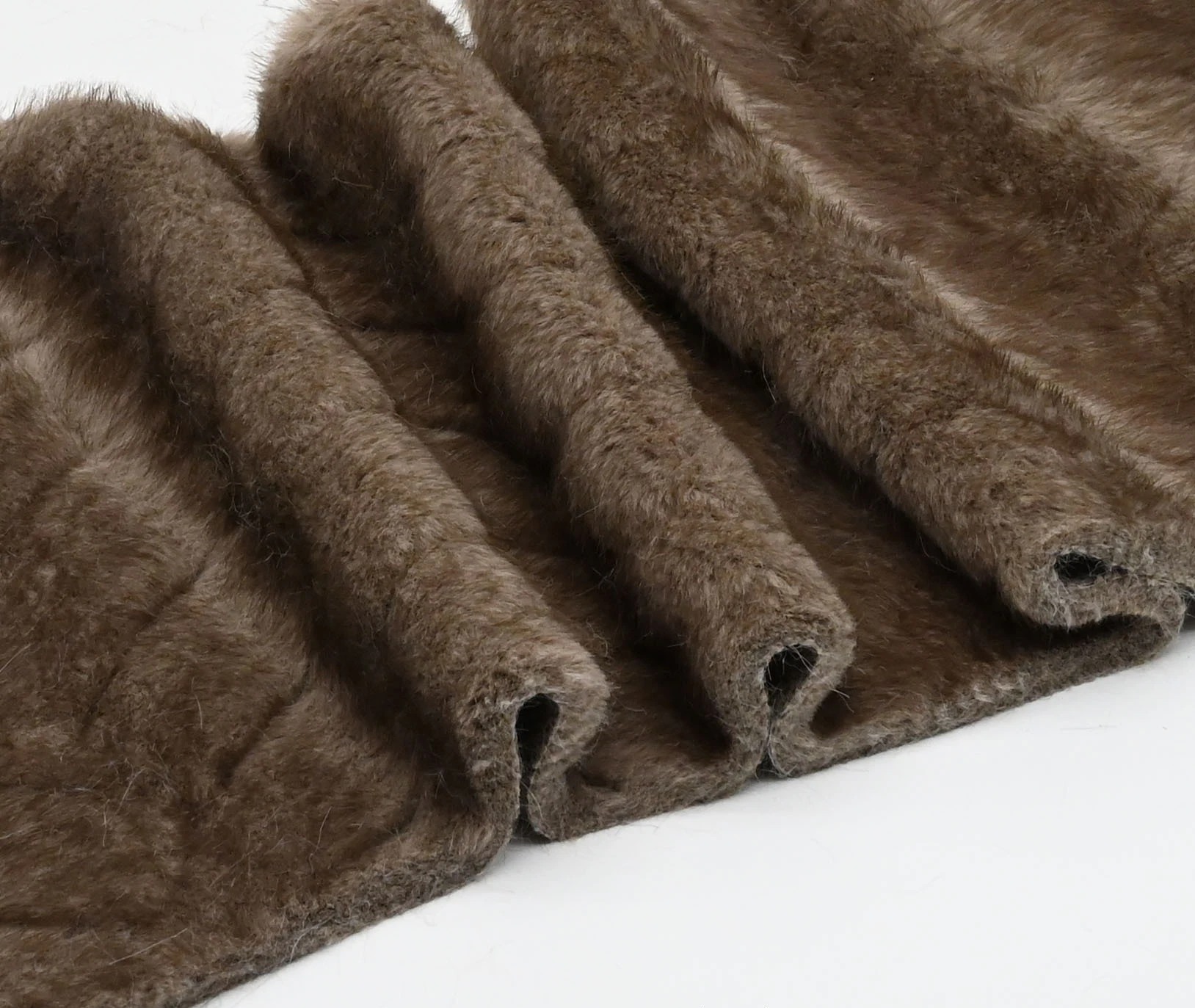

1yard Clothing,bags,shoes,toys plush fabric Long short haired embossed golden leaf mink fabrics for coat carpet tissu