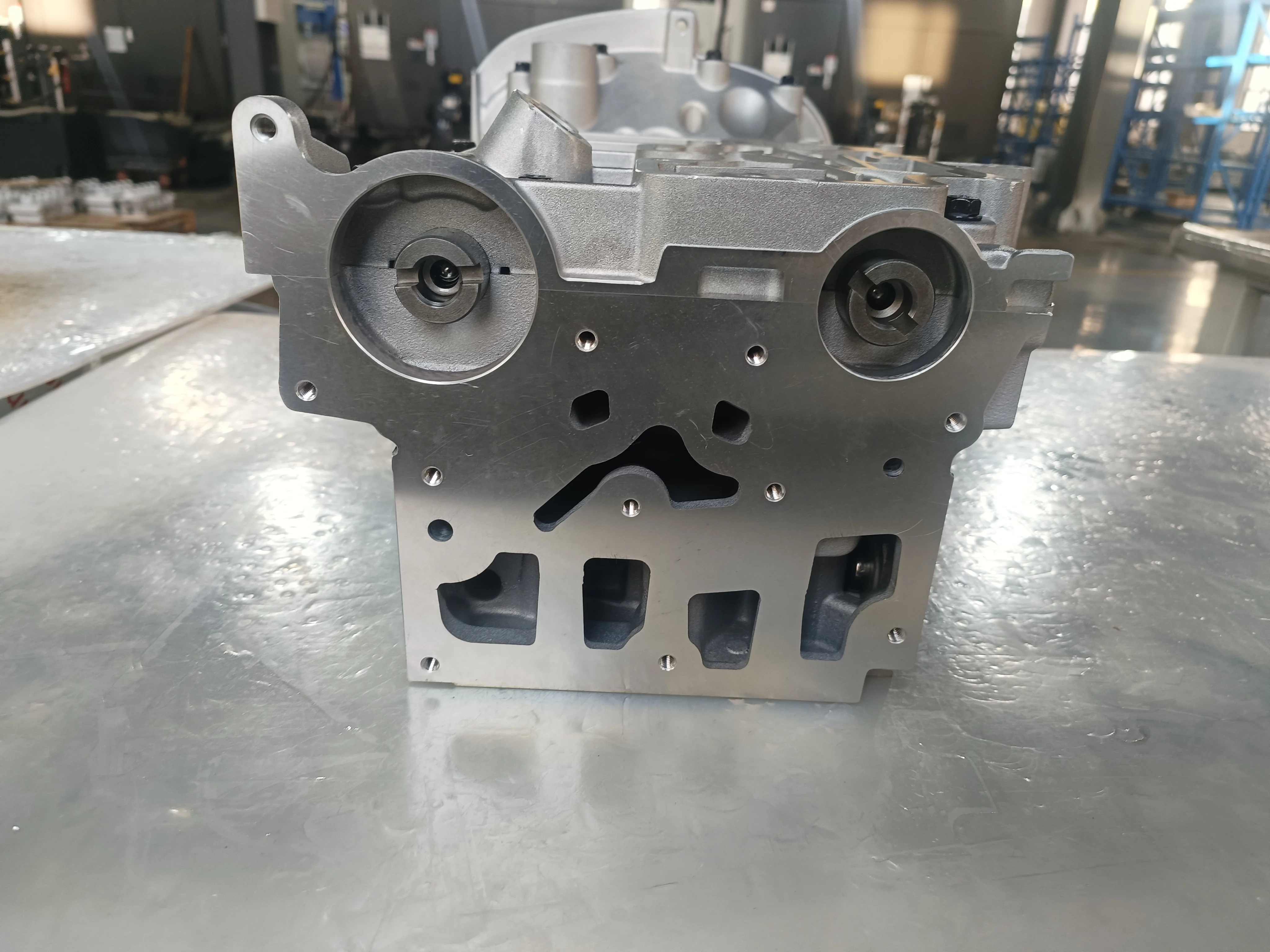 New K4M-F1 Engine Complete Cylinder Head 16V 130C07524R 110414561R 8200598109F1 Cylinder Head Assembly for Renault Kangoo 1.6 3