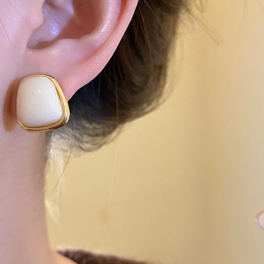 10 Pcs Dripping Oil Imitation Pearl Flower Stud Earrings French Cream Resin White Floral Earring Elegant Daily Ear Jewelry Set M