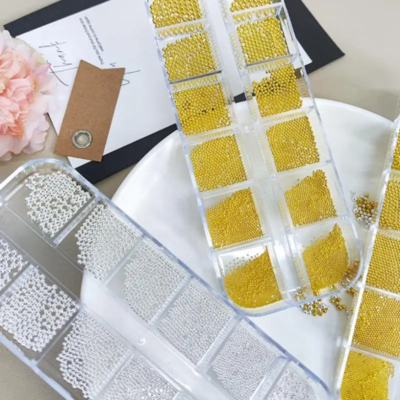 ลูกปัดเหล็กขนาดเล็กสำหรับตกแต่งเล็บ 12 ช่อง ขนาด 0.6-2 มม. คละไซส์ สำหรับงานออกแบบ 3 มิติ สีทอง สีเงิน ใช้ตกแต่งเครื่องประดับ ทำเล็บ จี้ห้อย ลูกบอลขนาดเล็ก สำหรับงาน DIY