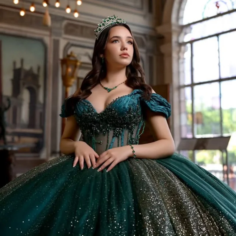 

Блестящее темно-зеленое платье Quinceanera с открытыми плечами, кружевное блестящее платье с кристаллами и длинным хвостом, платья de 15, Quinceanera ﻿ Индивидуальный