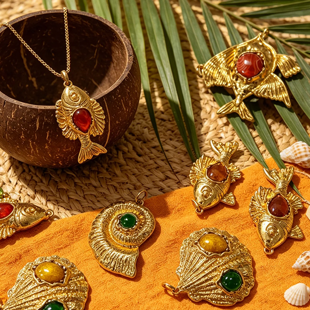 1PCS Gold Ocean Creature Stone Inlaid Pendant Bulk Single Independent Sale Embossed Grain Conch Scallop Carp Gloss Color