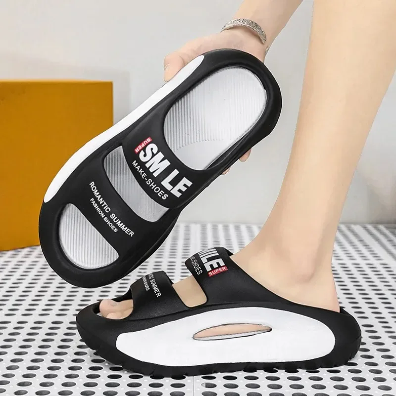 Zomer 2024 Ontwerpbare herenschoenen Antislip Dikke zolen Outdoor Slippers Casual Afdrukken Nieuw Design Mannen Vrouwen slippers in de aanbieding