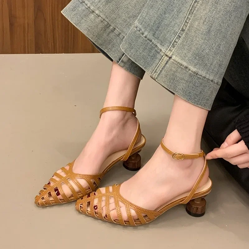 

2025 Shoes Female Closed Toe Women's Sandals Fashion Dress Sandals Women Hollow Pointed Toe Ankle Buckle Strap Med Heel Shoes