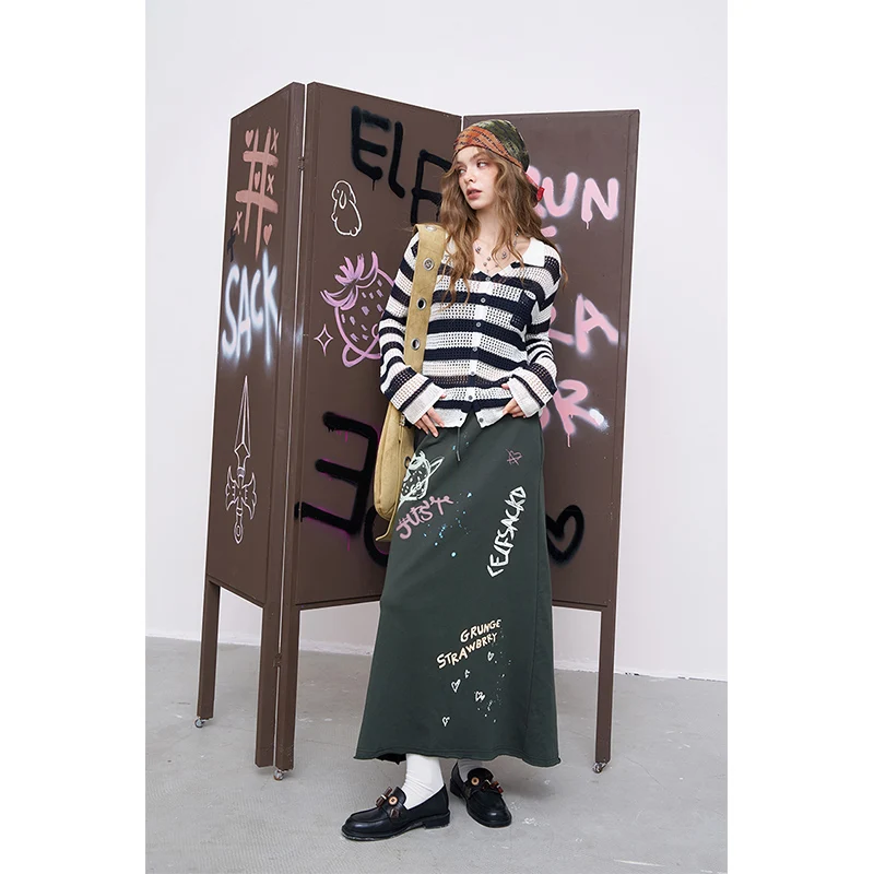 ELFSACK 2025 Autumn New Arrival Sweet Cool Casual Drawstring Graffiti Letter Skirt Long Midi Dress for woman