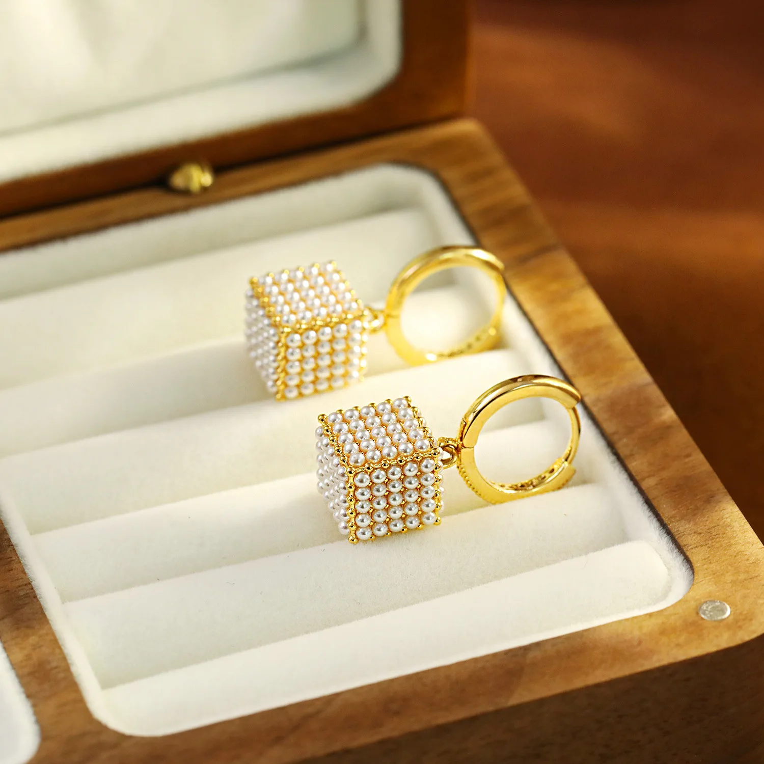High Quality Pearl Cube Earrings Simple Temperament Versatile Niche Earrings Ear Jewelry Wholesale Suitable For Daily Wear