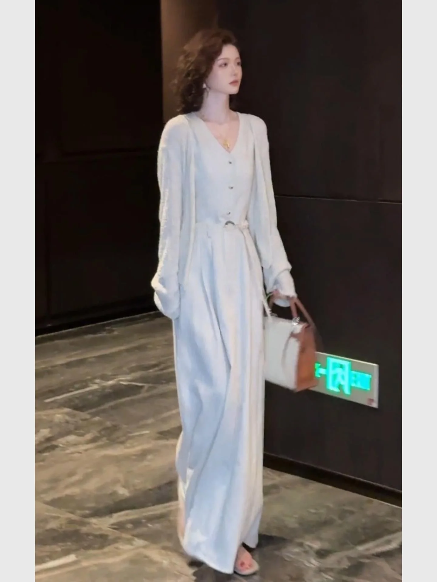 엘리 화이트 스웨이드 니트와 가디건 코튼 린넨 세트 초봄 패셔너블 여성 투피스 수트 캐주얼 라운드넥