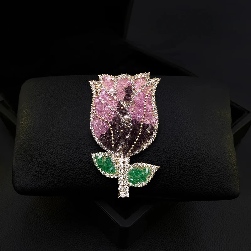 Luxury Crystal Flower Brooch for Women Suit Exquisite Fashion Pink Plant Lapel Pin Clothing Accessories Zircon Jewelry Gift 2065