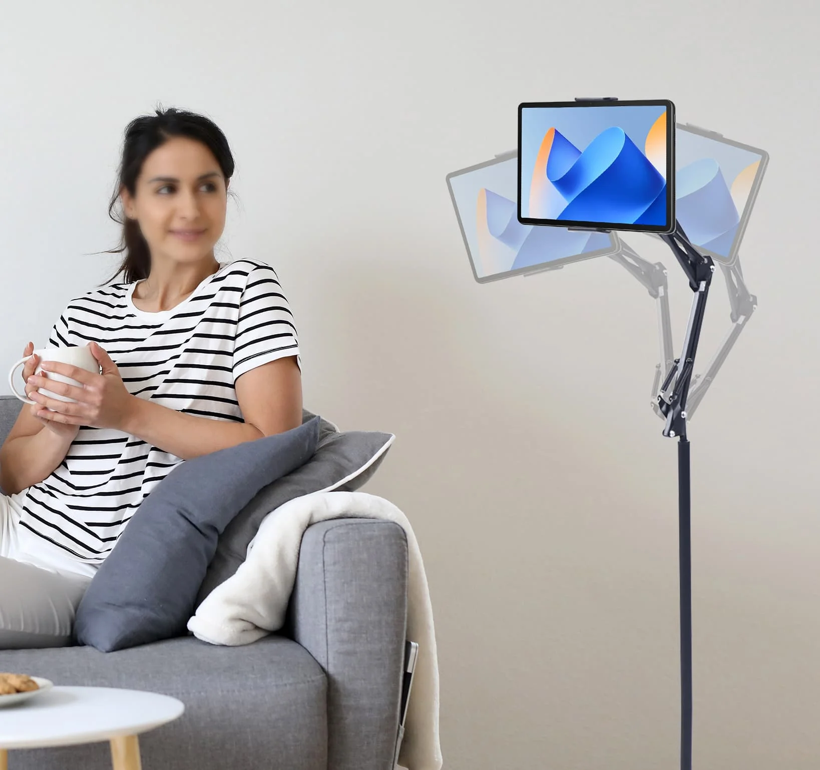 

Universal 360° Adjustable Tablet Holder Floor Stand Clamp for 12-18cm Phone IPad