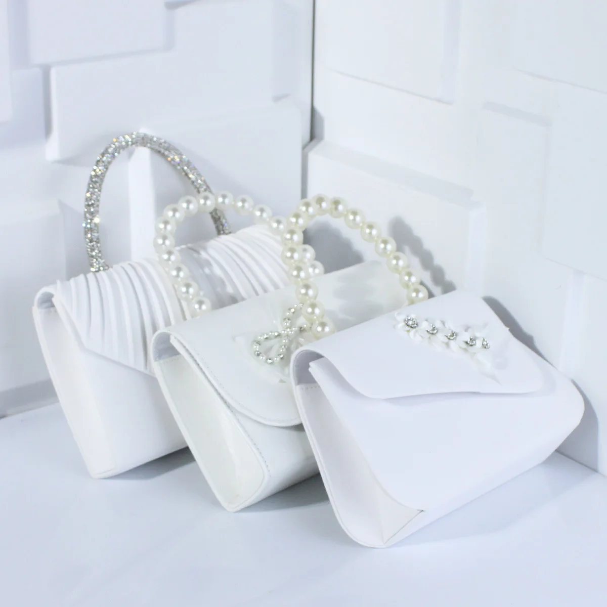 estilo-elegante-moda-flor-feminina-jantar-saco-arco-perola-bolsa-amor-vestido-saco