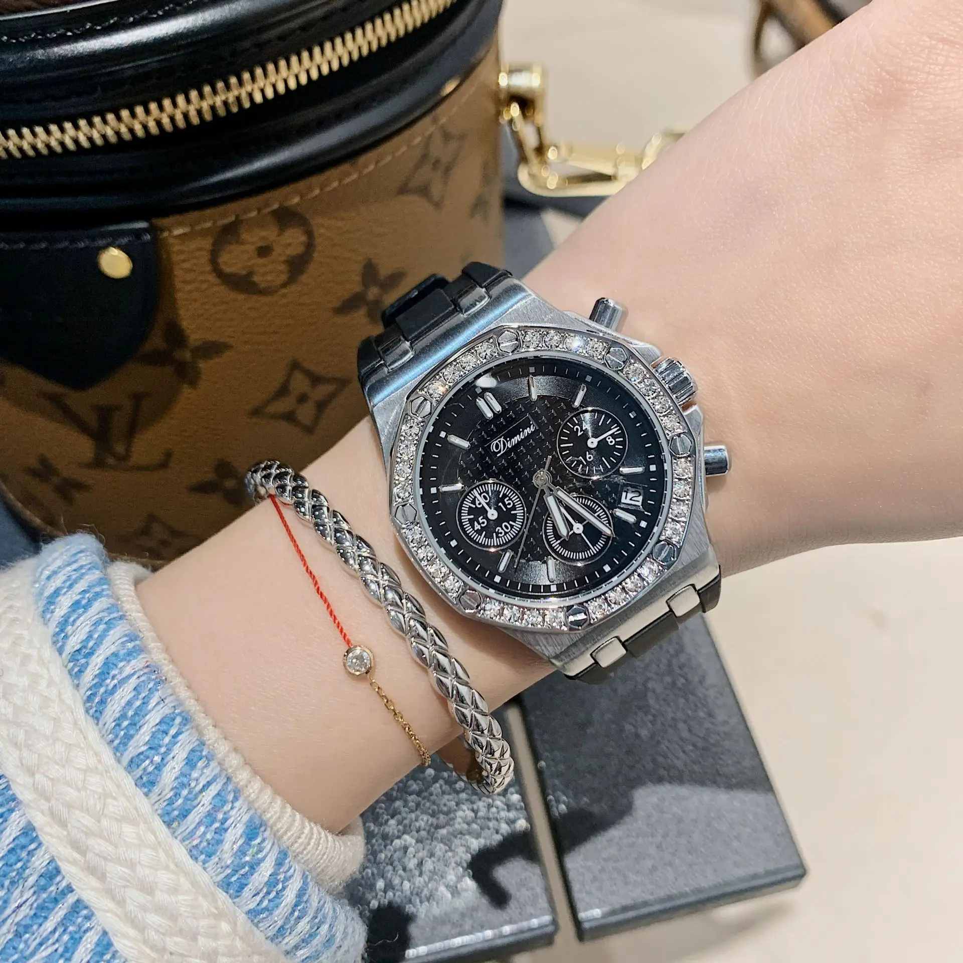 ساعات يد نسائية أنيقة، ساعات كوارتز أنيقة وبسيطة، إكسسوارات نسائية فاخرة وعالية الجودة.