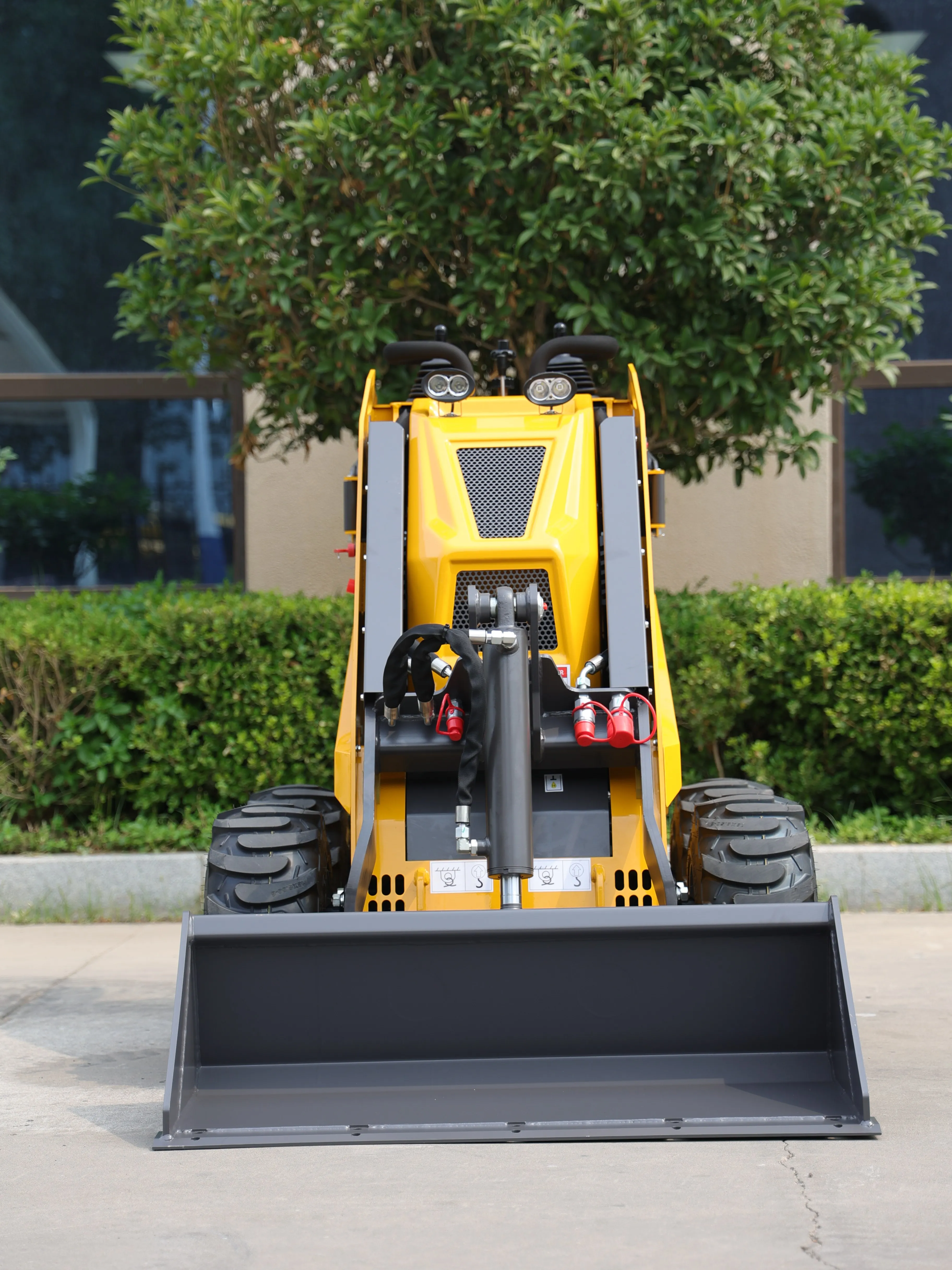 Euro 5 EPA Kubota Diesel Skid Steer Mini Track Skid Steer 400KG con tosaerba Forest Mulcher