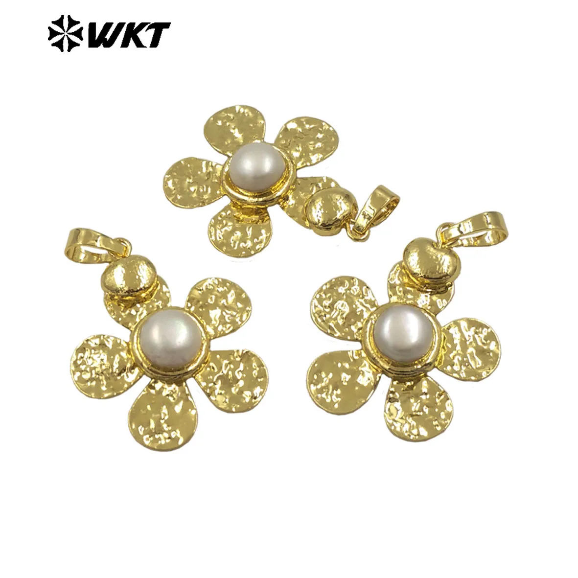 

WT-JP413 High Texture Yellow Brass Flower Shape With Pearl Paved Pendants For Necklace Or Earring Jewelry Making