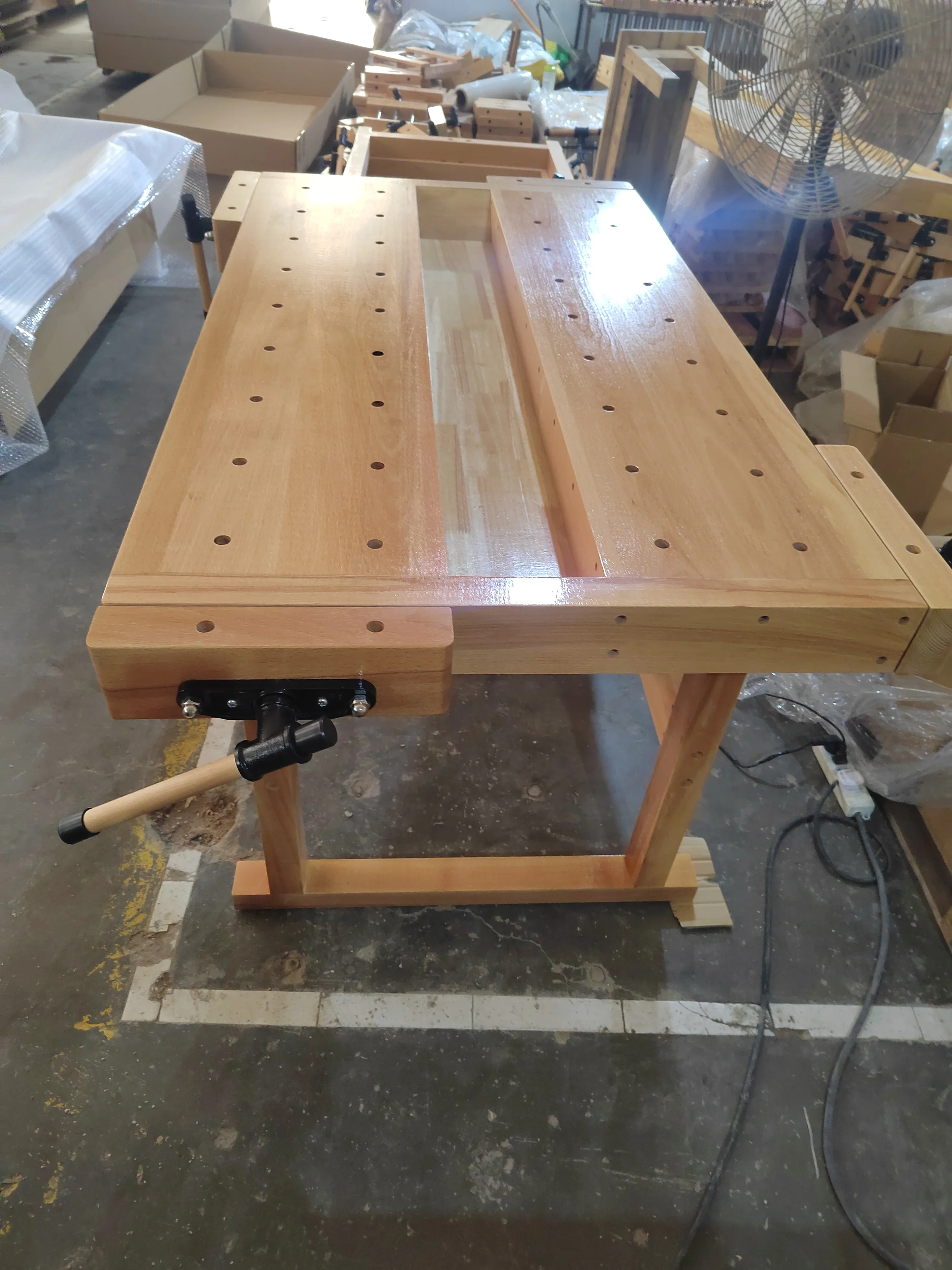 Table Size 1400*800mm Beech Wood 4 Vise Workbench