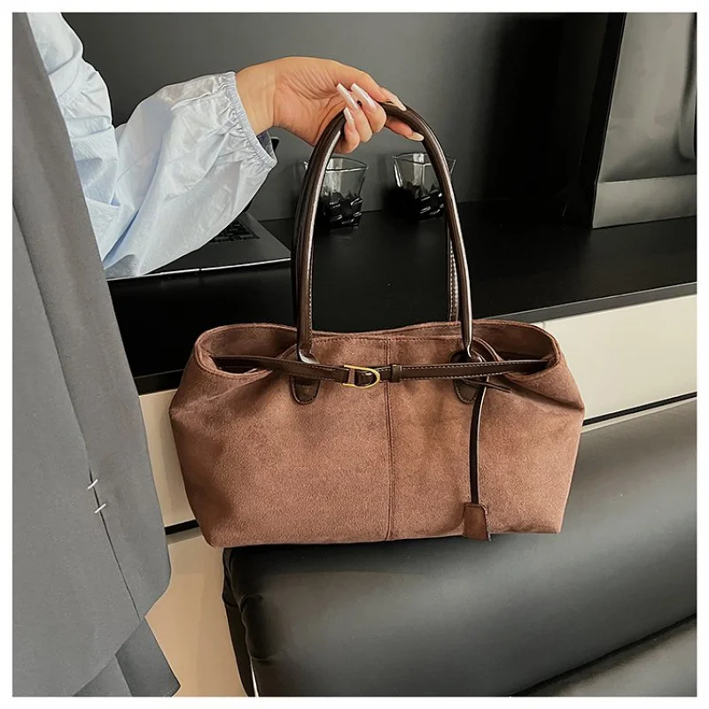 

Women's Messenger Bag Crafted From Arrow-Patterned Leather Boasting Popular Classic Elegant And High-End Long-Lasting Style