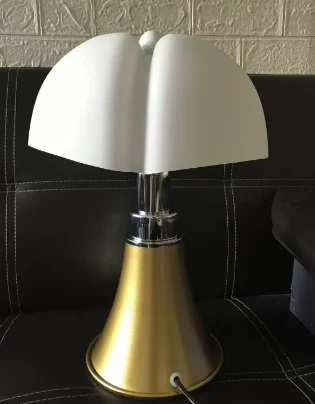 

Vintage Petal Shaped Table Lamp, Nordic Bauhaus Style Bedside Light for Bedroom Living Room