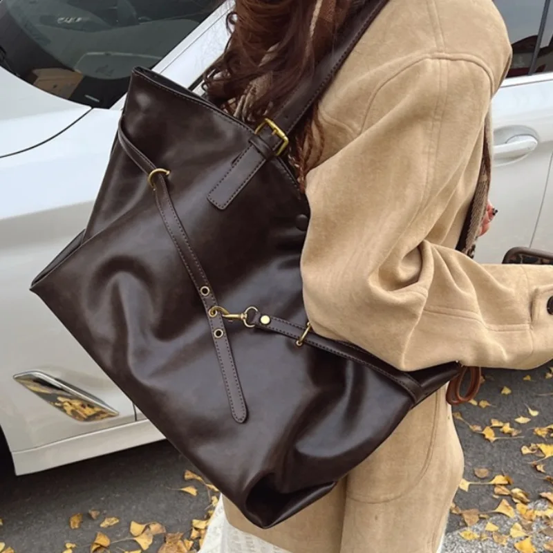 

Brown Large Capacity Vintage Tote Bag Metal Buckle Decor Casual Shoulder Bags Versatile Commuter Handbag Women's Elagant Bag