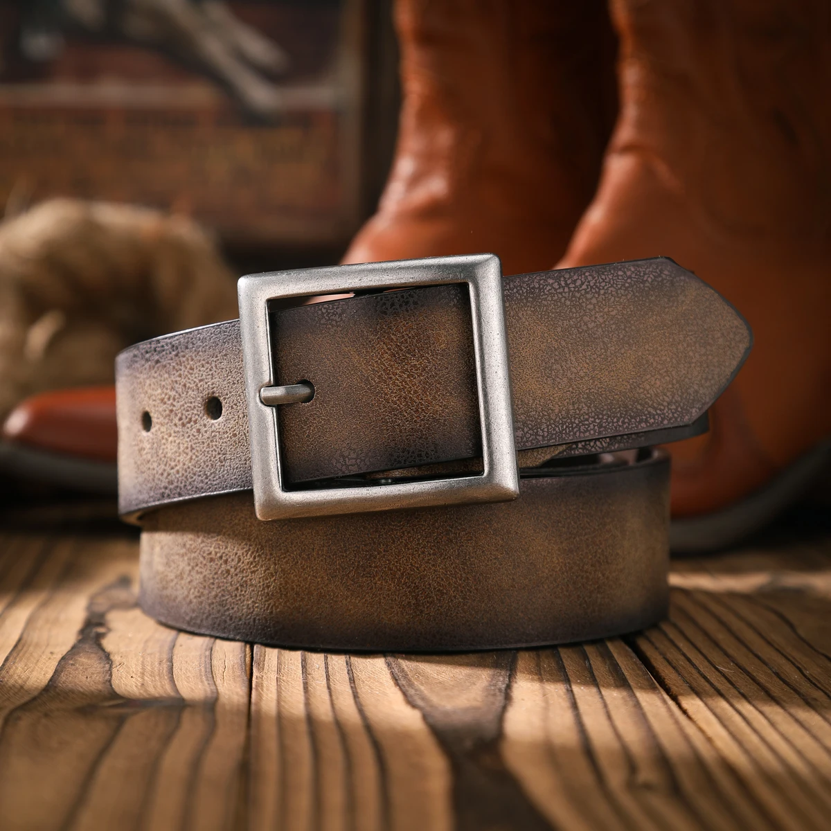 Ein lässiger und retroer Gürtel, ein Taillenaccessoire für Kleidung im Western-Stil, Metallschnalle, PU-Gürtel, geeignet für Männer und Frauen. – Detail 4