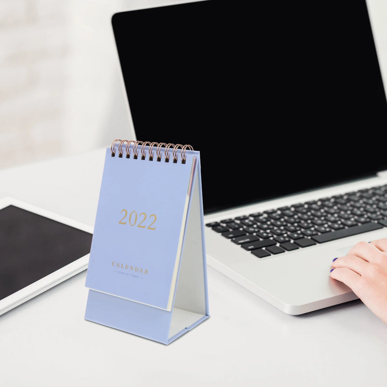 

1Pcs Foldable Triangle Desk Calendar Sturdy Simple Calendar for Time Management Memo Writing Office Desk Decoration 2022