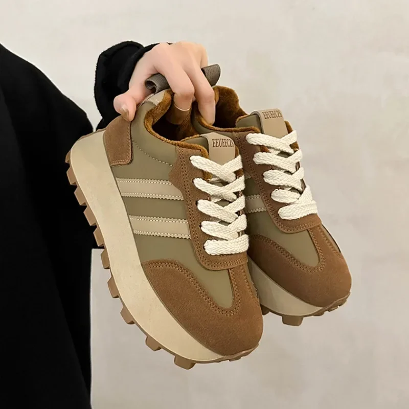 Sepatu sneaker sol tebal wanita, sepatu sneaker Platform sol tebal kasual serbaguna Vintage baru musim gugur 2024