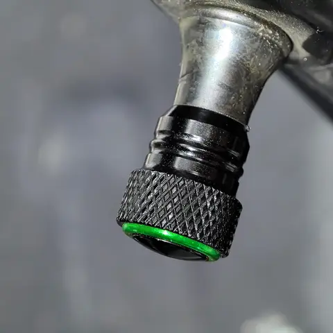 Nytt för Bajaj Dominar 400 250 Dominar400 Dominar250 2018-2024 2025 Aluminium motorcykeltillbehör däckventilhattar pluggskydd 10 best sales dominar400 - №1